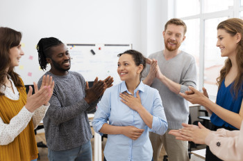 entenda o CID R45.1 e como reconhecer seus sinais no ambiente corporativo